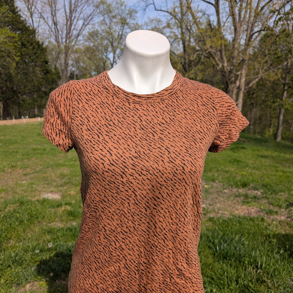 Banana Republic Tan and Black Short Sleeve Tee